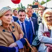 photo  marine le pen et sa sœur marie-caroline le pen, déléguée départementale du rn le 10 octobre 2025 au congrès national des sapeurs-pompiers. 