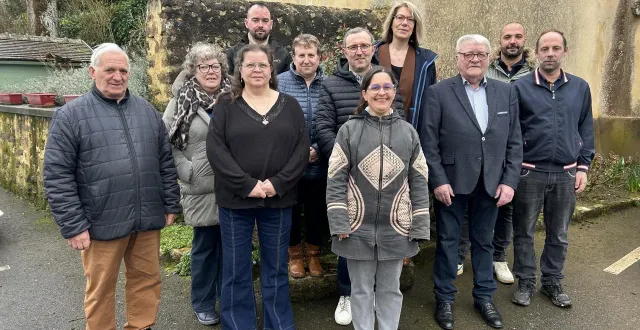 photo  les colistiers de « tous ensemble, tous tronchetois. »  &copy;  le maine libre 