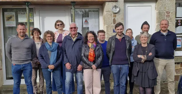 photo  au 1er rang : arnaud tréhard, béatrice rigobert, rené kuznicki, hélène charron au 2e rang : simon pacary, frédérique fromont, simone maunoury, sylvie narbonne, wendy stevenson, louison moreau, lucie lacroix, édouard bénard. absent sur la photo : balthazar husson  &copy;  . ouest-france 
