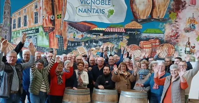 photo  les bénévoles à l’heure des préparatifs de la foire du vignoble nantais.  &copy;  ouest-france 