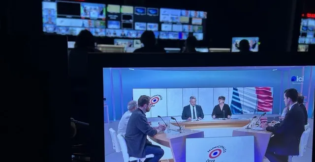 photo  en régie, concentration maximale, il faut pouvoir lancer des images d’illustrations pour rebondir sur les propos des candidats.  &copy;  ouest-france 