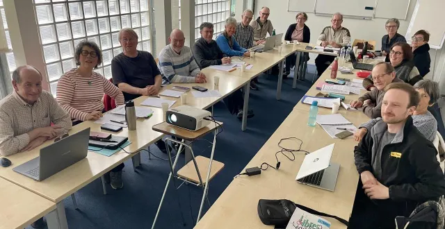 photo  près d’une vingtaine de membres d’un collectif appelé pacte du pouvoir de vivre ont fait un point sur leurs travaux et constats pendant la campagne municipale, lundi 9 mars 2026, dans les locaux d’un syndicat, à nantes (loire-atlantique).  &copy;  ouest-france 