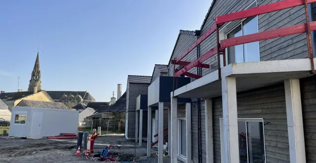 photo  construction en cours de petits logements sociaux de la nantaise d’habitations, à conquereuil (loire-atlantique).  &copy;  ouest-france 
