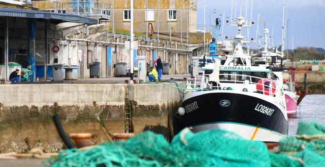 photo  si le prix du gasoil continue à grimper, les chalutiers pélagiques des armements comme l’apak risquent de rester à quai pour éviter de travailler à perte.  &copy;  ouest-france 
