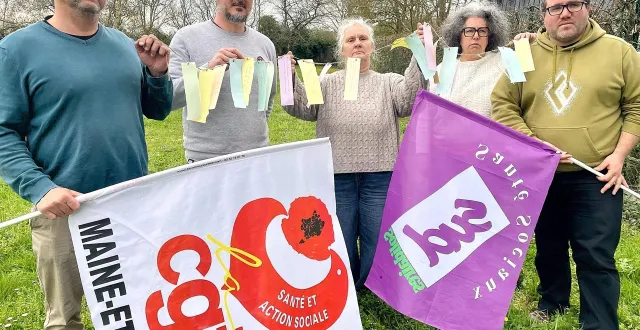 photo  les représentants syndicaux de l’asea 49 ont collecté les témoignages de salariés de l’association, qui demandent de meilleurs salaires et de meilleures conditions de travail.  &copy;  ouest-france 