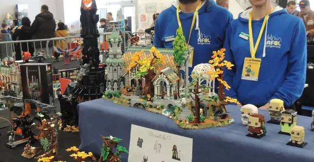 photo  le responsable jean dominique julien et son épouse derrière leur exposition.  &copy;  ouest-france 