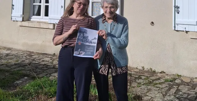 photo  anne et thérèse boureau et la maquette de « bons baisers de beaucouzé ».  &copy;  co 
