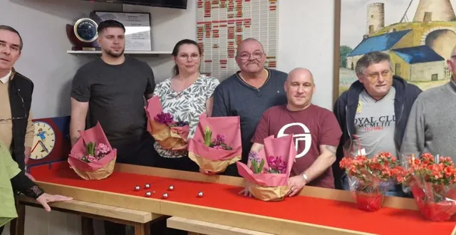photo  la société de boule de fort la tour du moulin de trélazé organisait récemment la 3e édition du challenge du président, une compétition mêlant boule de fort et mini-pétanque. depuis le 1er février, 31 équipes se sont affrontées. le duo sandrine rabiot – jessy cordeiro s’est imposé face à christophe ripulles – jimmy châtaignier sur le score de 12 à 6 à la boule de fort. ils ont ensuite confirmé leur supériorité en remportant également l’épreuve de mini-pétanque, scellant ainsi leur victoire. à l’origine de ce challenge atypique, philippe bourgeois, président de la société, souhaitait proposer une compétition différente, mêlant tradition et nouveauté.  &copy;  co 