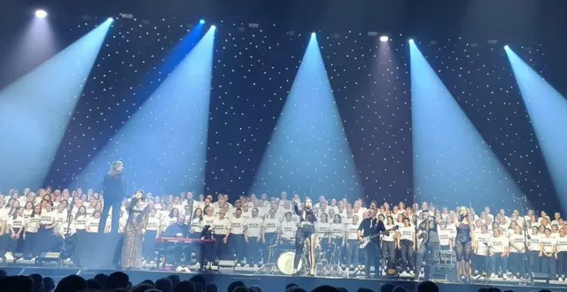 photo  choristes et chanteurs professionnels ont enchanté l’arena loire.  &copy;  co 