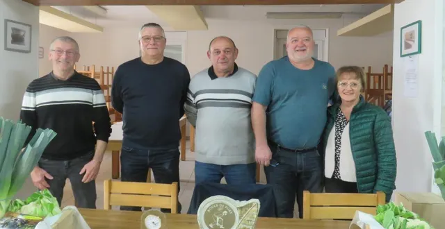 photo  samedi, la société de boule de fort des cultivateurs de brain-sur-l’authion organisait la finale de son concours un contre un. ce concours s’inscrit en record en termes de participation, 94 inscrits. c’est la société l’alliance qui truste les quatre premières places. devant un nombreux public, fred rousseau s’est imposé face à philippe lelièvre sur le score de 12 à 5. le président, jean-noël dabin a invité toutes les dames boulistes d’andard et brain à chercher une partenaire non licenciée sur les deux communes pour le challenge des dames qui se déroulera du 16 au 25 avril. inscription possible dans les cinq sociétés locales.  &copy;  co 