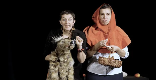 photo  du théâtre burlesque avec « marilou lit loup » le 11 avril à la ménitré  &copy;  ingrid franchi 