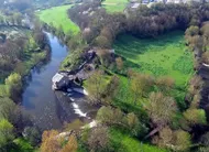 photo  réalisé par un drone, un cliché de l’èvre et d’un moulin à raz-gué, à montrevault-sur-èvre. 