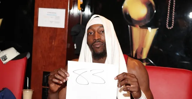 photo  bam adebayo a inscrit 83 points lors de la victoire de miami contre washington.  &copy;  issac baldizon / getty images via afp 