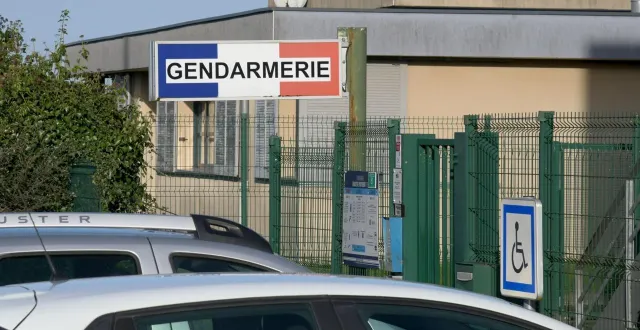 photo  deux des individus interpellés sont mis en cause, les trois autres ont été libérés sans suite judiciaire.  &copy;  illustration co - marie delage 