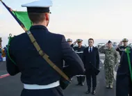 photo  emmanuel macron s’est rendu sur le porte-avions « charles de gaulle », déployé près de chypre, ce lundi 9 mars. 