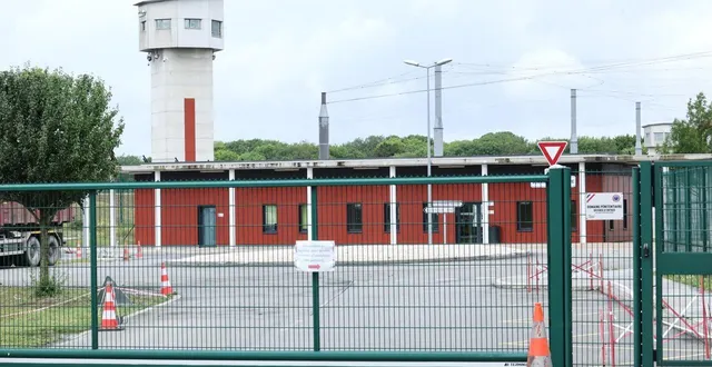 photo  quatre personnes ont été interpellées lundi 9 mars 2026 par la police marseillaise, soupçonnées de fomenter un projet d’évasion d’un cadre de la dz mafia incarcéré à vendin-le-vieil (pas-de-calais). ici la prison de vendin-le-vieil.  &copy;  francois lo presti/afp 