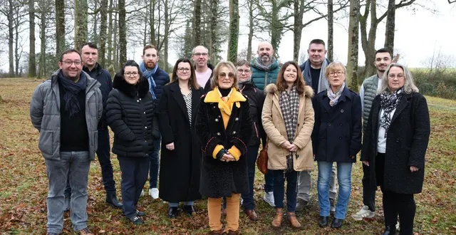 photo  les membres de la liste « ensemble, faisons battre le cœur de crosmières ». absents : julia lavorel et julien chevalier.  &copy;  photo fournie par la liste 