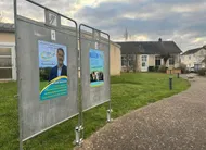 photo  les tags ont été réalisés sur l’affiche du candidat aux élections municipales 2026 thomas tessier, installée rue jean-fouassier à moncé-en-belin. 