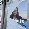 photo en marge d’une réunion publique d’aurore lahondès, mardi 10 mars 2026 à angers, une dégradation d’affiche a été interrompue. image d’illustration d’une autre affiche déchirée à angers, quartier doutre.