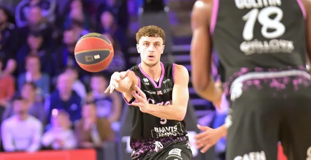 photo  antoine rojewski a été décisif lors de la victoire du caen bc face à blois, vendredi 6 mars.  &copy;  guillaume marie 