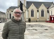 photo  thierry mahiez, habitant de la flèche, attend avec impatience le retour de sa petite-fille, sa belle-fille et son fils bloqués au sri-lanka depuis une dizaine de jours et le début de la guerre en iran. 