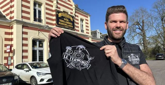 photo  mathieu potel inaugure son bar dans l’ancienne gare de sées le 27 mars 2026.  &copy;  ouest-france 