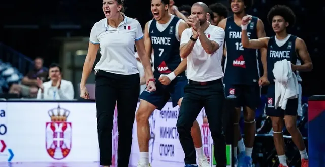 photo  élise prod’homme, nouvelle coach de la ja vichy, ici à la tête de l’équipe de france u18 masculine.  &copy;  fiba 