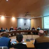photo un auditoire très attentif aux finances locales de la ville développées par yves meignen.