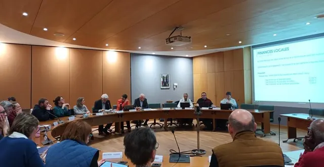 photo  un auditoire très attentif aux finances locales de la ville développées par yves meignen.  &copy;  ouest-france 