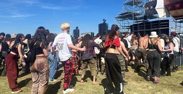 photo  la rave party de parnay avait attiré plus de 10 000 teufeurs sur quatre jours et fait un mort.  &copy;  archives co 