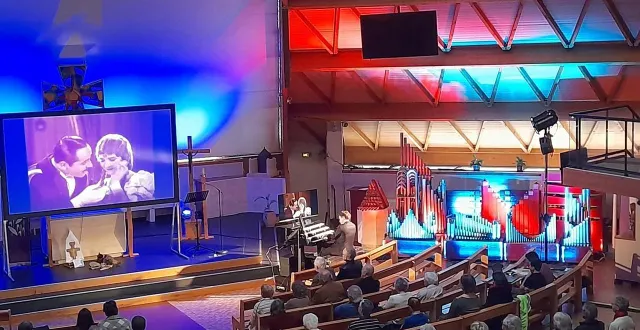 photo  projection du film muet « le fantôme de l’opéra » et l’improvisation à l’orgue de thomas ospital  &copy;  ouest-france. 