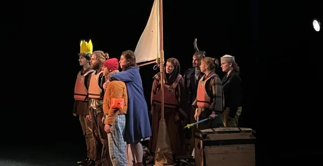 photo  des étudiants de l’asta en répétition avant un spectacle cette année.  &copy;  co 