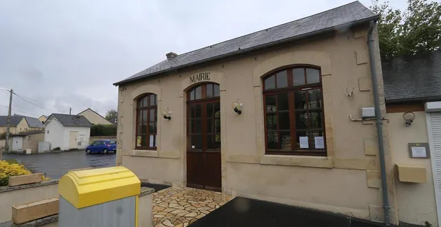 photo  la mairie d’aure-sur-mer, petite commune du calvados, dans laquelle toute action communale est paralysée depuis bientôt six ans.  &copy;  archives ouest-france 