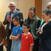 photo aux côtés de sa famille, yves colliot vient de recevoir la médaille de l’assemblée nationale par nicole dubré-chirat.