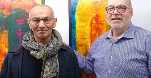 photo  pierre massaoui qui expose ses œuvres jusqu’à fin avril aux côtés de michaël hertrich, le galeriste.  &copy;  ouest-france 