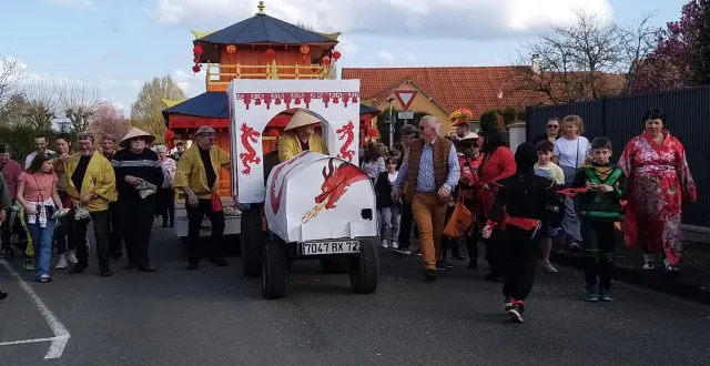 photo  beaucoup de personnes étaient présentes lors du défilé sous le signe du dragon.  &copy;  ouest-france 