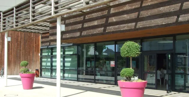 photo  c’est dans la salle la passerelle que se tiendra ce bal trad.  &copy;  ouest-france 