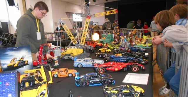 photo  une grue capable de déplacer les automobiles.  &copy;  co 