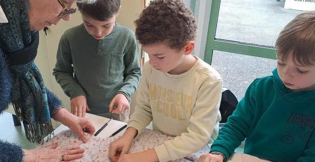 photo  ici, activité de couture.  &copy;  co 