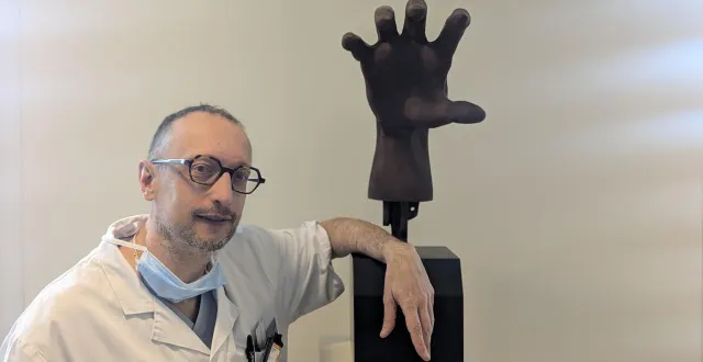 photo  le chirurgien fabrice rabarin est le directeur du centre de la main, basé à trélazé.  &copy;  ouest-france 