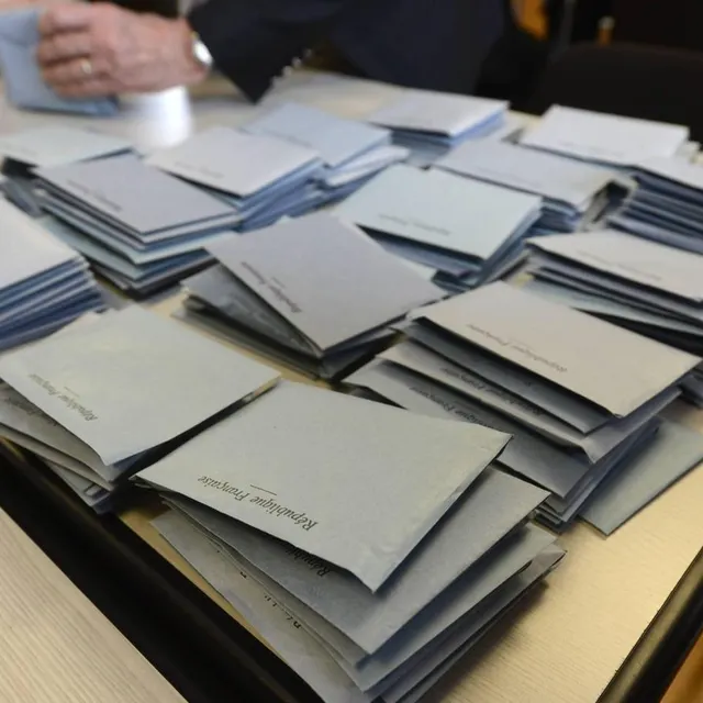 photo le dépouillement des bulletins de vote débutera juste après la fermeture des bureaux à 18 h. sauf au mans, où le vote électronique est en place depuis 2007.  ©  archives ouest-france