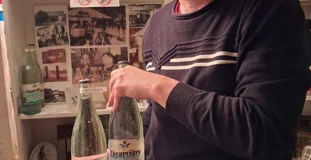 photo  marc massot, passionné par l’épervière depuis 15 ans, vient d’enrichir la collection avec de nouvelles bouteilles issues de cette source  &copy;  co. 