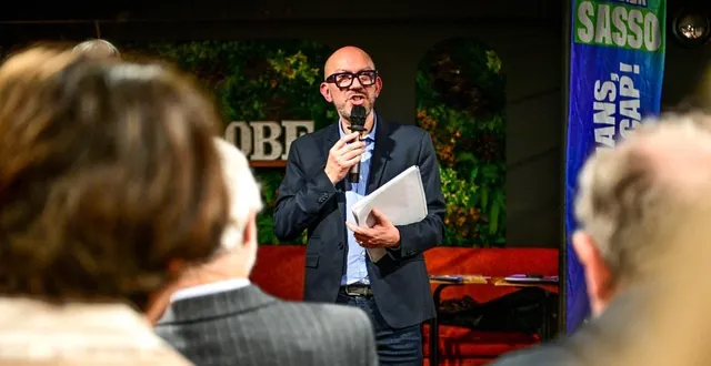 photo  régulièrement depuis le lancement de sa campagne, olivier sasso a donné rendez-vous aux habitants dans des cafés de la ville pour échanger autour de son programme.  &copy;  photo : le maine libre - yvon loué 