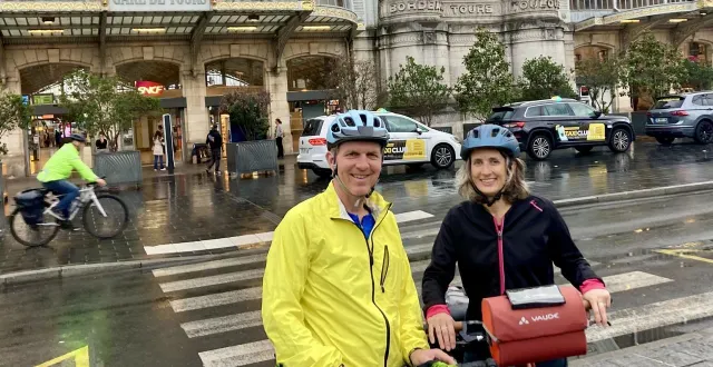 photo  olivier bomard avec son épouse, marie, lors d’un trajet à vélo entre tours (indre-et-loire) et mozé-sur-louet (maine-et-loire), le long de la loire. durant son périple, elle le rejoindra quelques jours en croatie.  &copy;  olivier bomard 