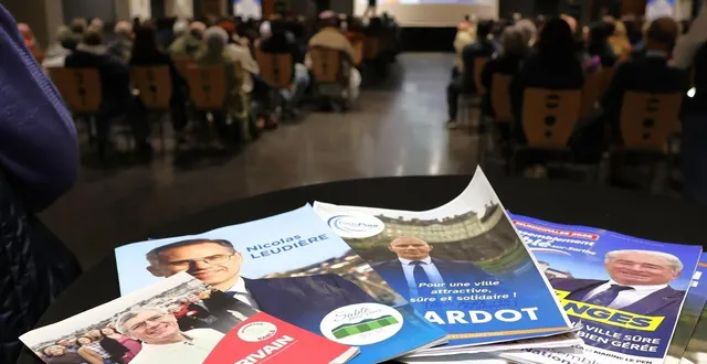 photo  les réunions publiques restent un passage obligé pour les candidats aux élections municipales (15 et 22 mars 2026), sauf pour franck desgranges (rassemblement pour sablé) qui a pris le contrepied de cette tradition.  &copy;  ouest-france 
