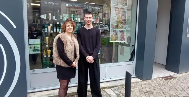 photo  magdalena cadoret, coiffeuse à vihiers, et son apprenti thibault grégoire, le 6 mars.  &copy;  co 