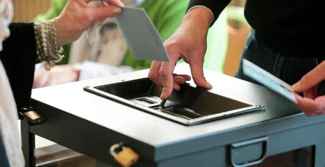 photo  à saint-jean-des-echelles, le maire sortant est candidat à sa succession (photo d’illustration).  &copy;  archives le courrier de l’ouest - benoit felace 