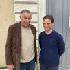 photo  pierre-pascal bigot et nicolas touzaint, devant la mairie de bécon-les-granits. 