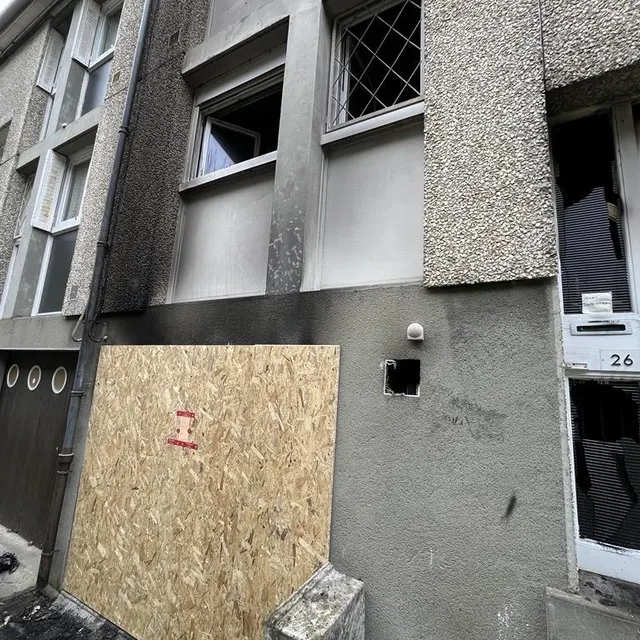 photo l’incendie a pris dans un logement du quartier des sablons, au mans, ce mercredi 11 mars 2026. deux scellés ont été apposés.  ©  ouest-france