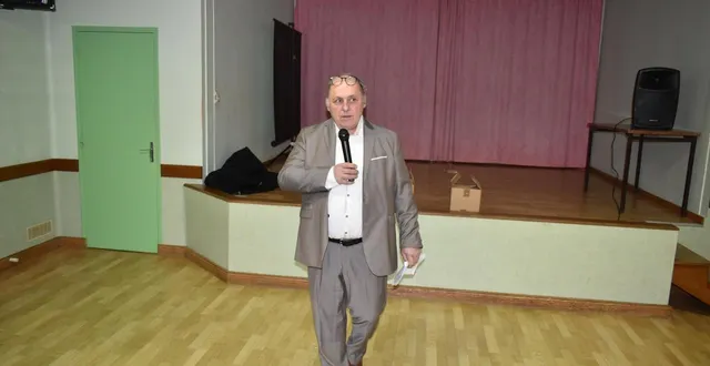 photo  eric barbier, maire de saint maixent, est candidat aux élections municipales de mars 2026.  &copy;  archives le maine libre 